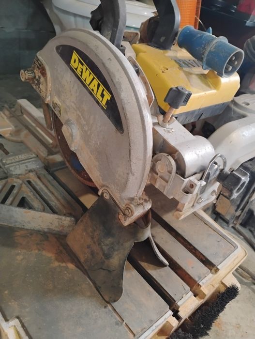 Mașină de tăiat pavaje, piatră ceramică DeWALT