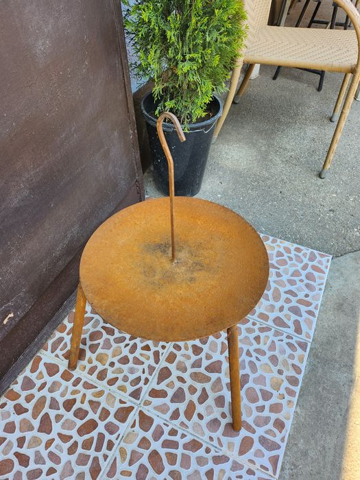 Vând disc grătar cu picioare