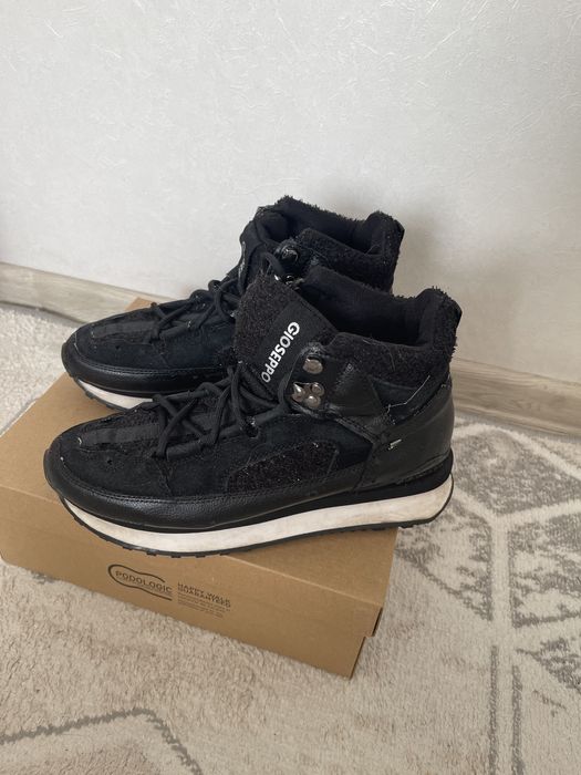 Продам женскую обувь