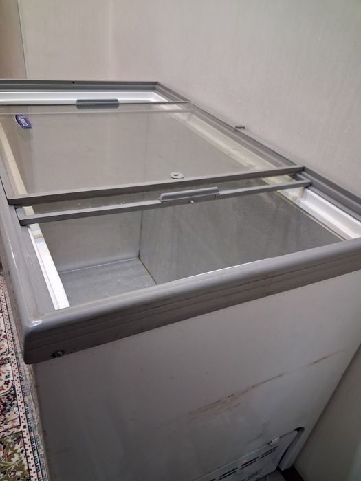 Морозильник 220л