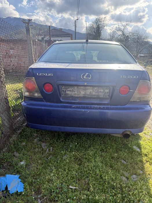 Lexus IS200 2002 г. – цяла