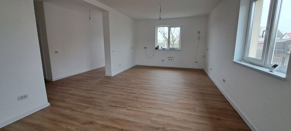 Vand casa individuala