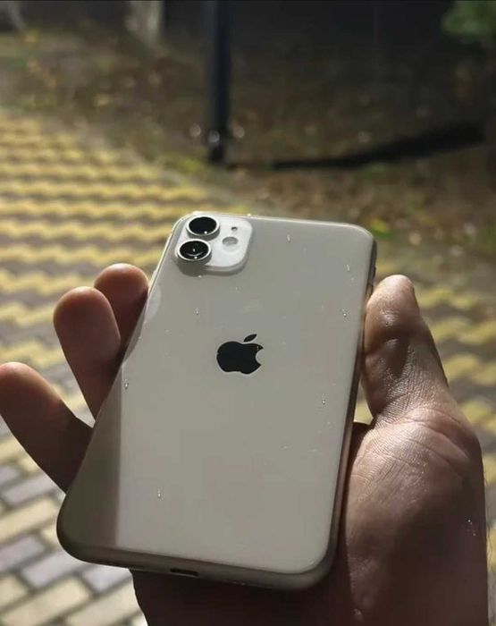 IPhone 11 [64Gb)