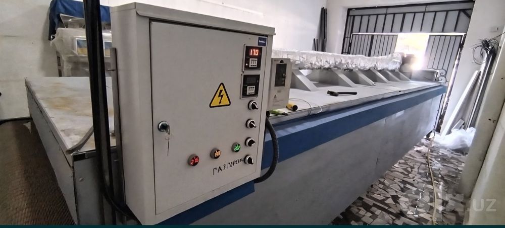 Жарка- сушка для семечек, работает на электричестве и газе.