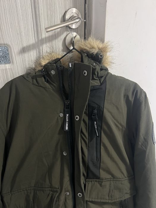 Vând geacă de bărbați,cu blană detașabilă.