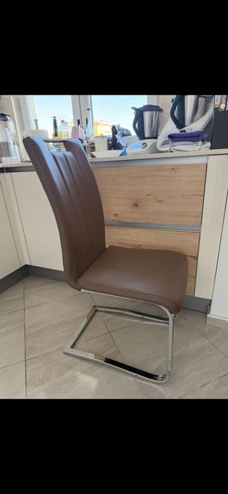 Трапезни столове