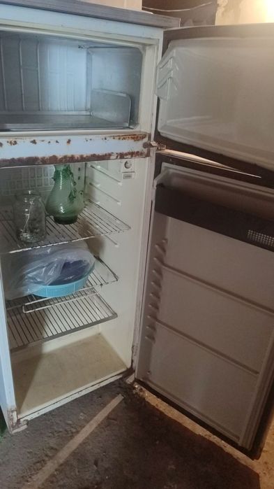 Холадилник сотилади