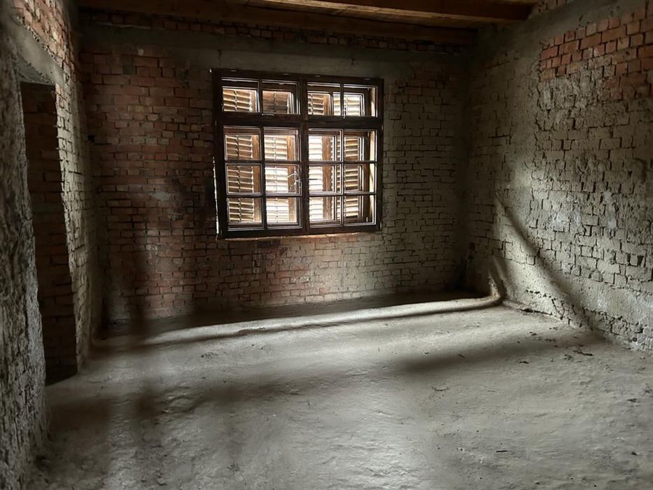 Vand casa la rosu aprox 630mp cu teren aprox 900mp / ACCEPT  VARIANTE