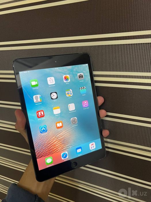 iPad sotiladi srochna