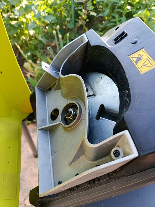 Измельчитель веток  Ryobi RSH2545B