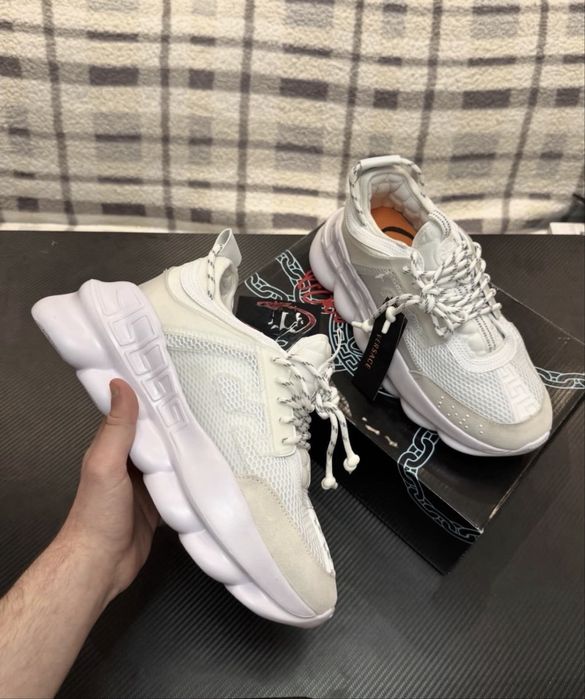 Versace chain reaction