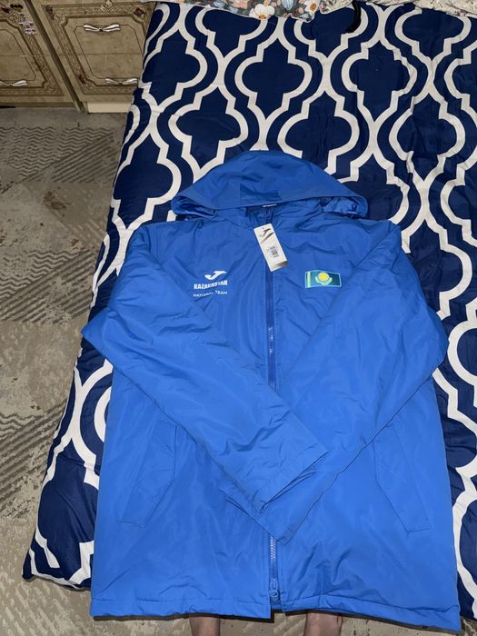 Калың ,киілмеген куртка