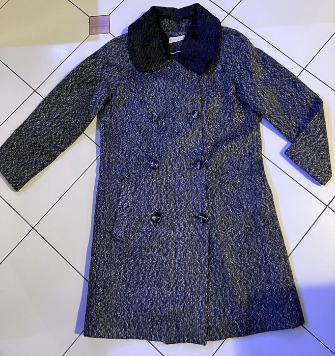 Пальто, производство Испания,на стройную девушку.36 размер