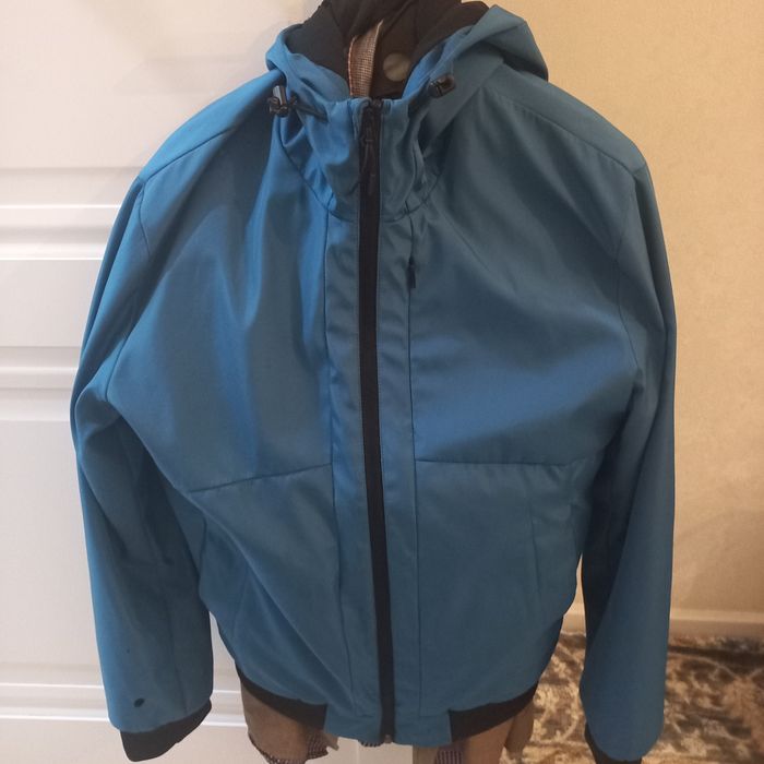 Продам демисизонную куртку, ветровка , производство Турция RESERVED