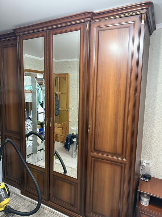 Шкаф итальянский