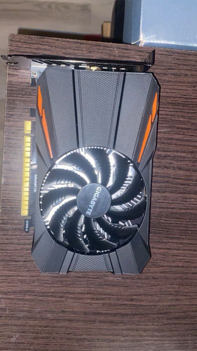 Placi video gtx 1050,750,w5100