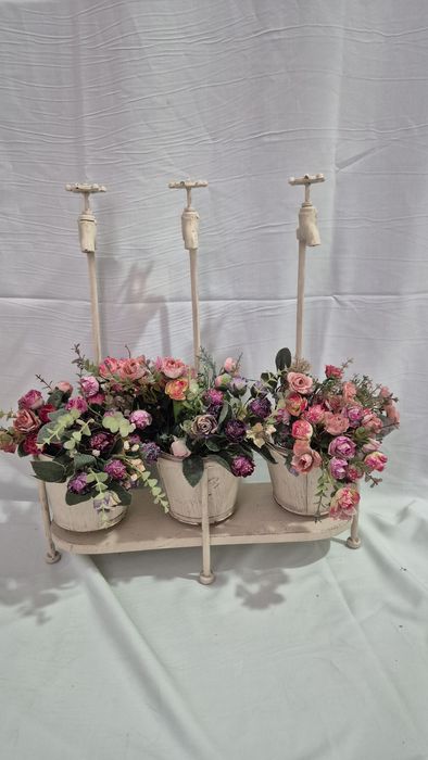 Ваза декоративная с цветами