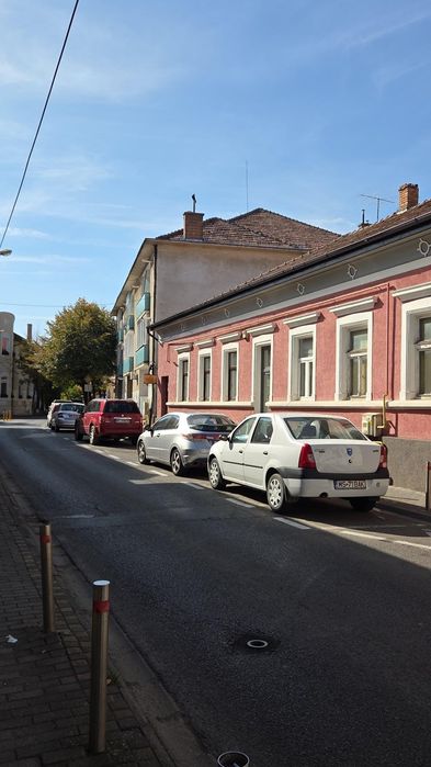 Vand/schimb apartament cu 3 camere zona centrala cu apartament/casa cu 2 camere  cu garaj inclus