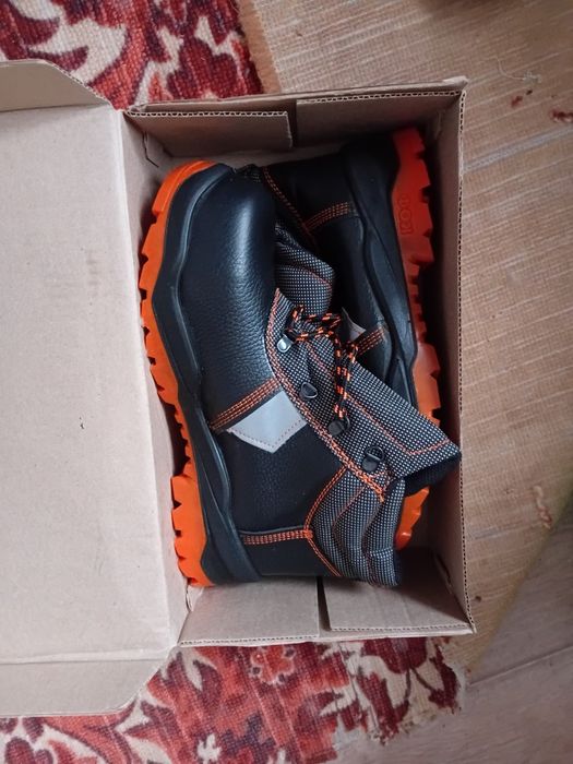 Кожаные ботинки , былғары бәтеңкелер