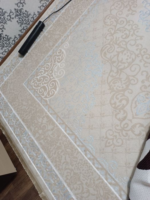 Продам ковер 2.5 * 5 м 60000 торг.торг