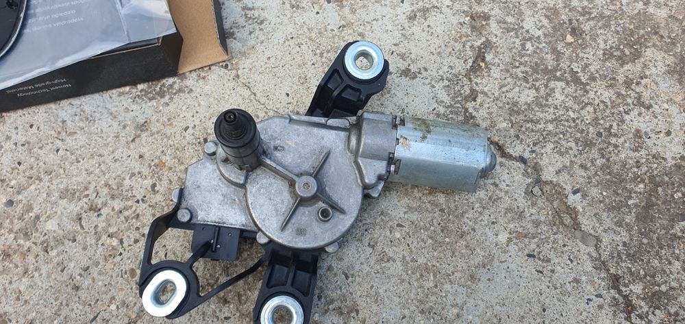 Моторче Bosch за задна чистачка VW Golf 5 OEM