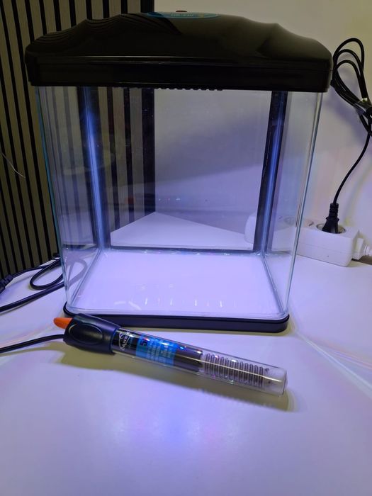 Vand acvariu nefolisit 23×16×27.5, 7 l negru + incalzitor