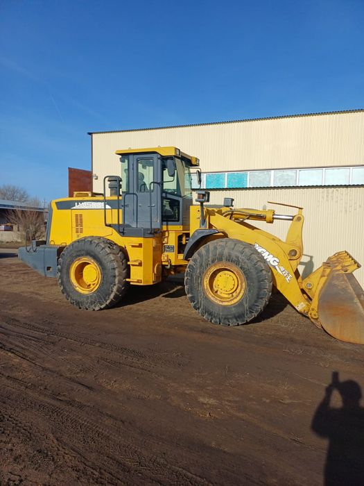 Продам погрузчик фронтальный