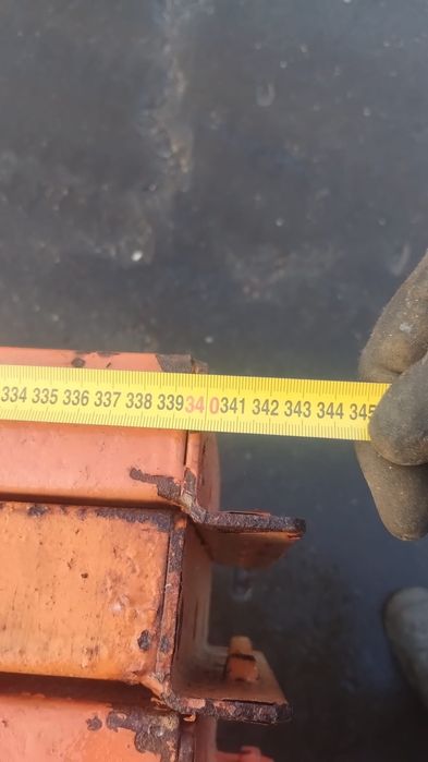 Traverse pentru rafturi metalice