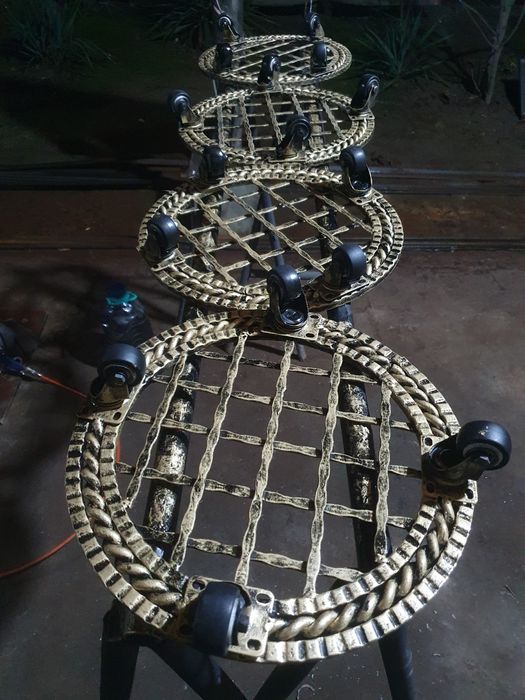 Gullar uchun rolikli padstavkalar/подставка для цветов ролики