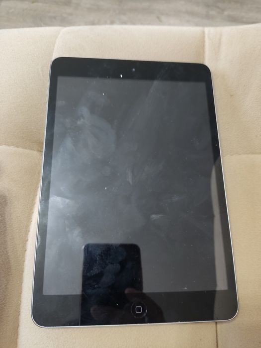 Продам на запчасти Айпад мини