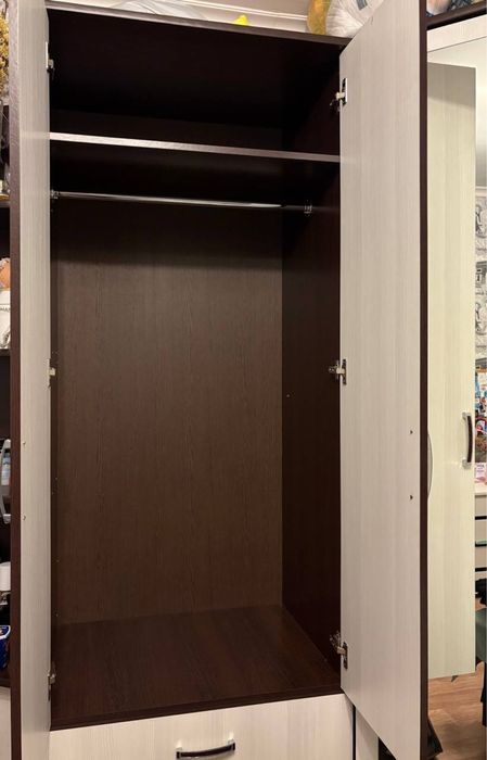 Угловой шкаф в комнату