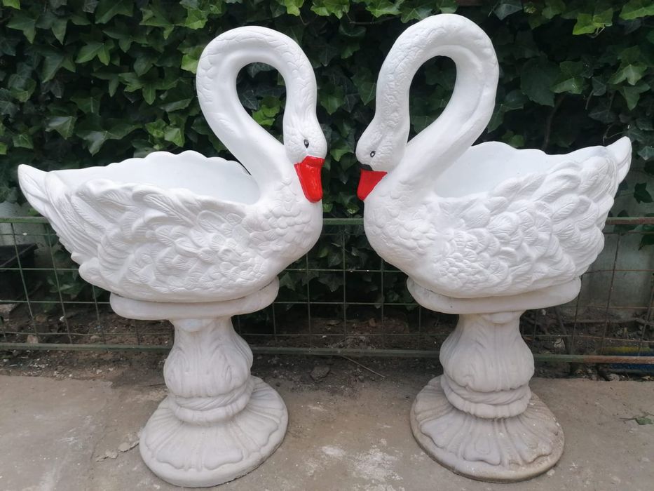 Ghivece  și jardiniere din beton ,rezistente pentru grădina /curte