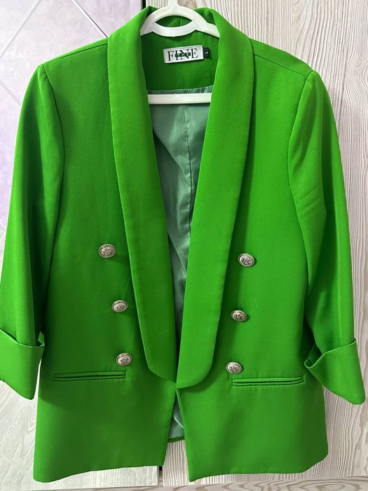 красивые зелёный пиджак