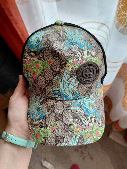 Sapca Gucci.