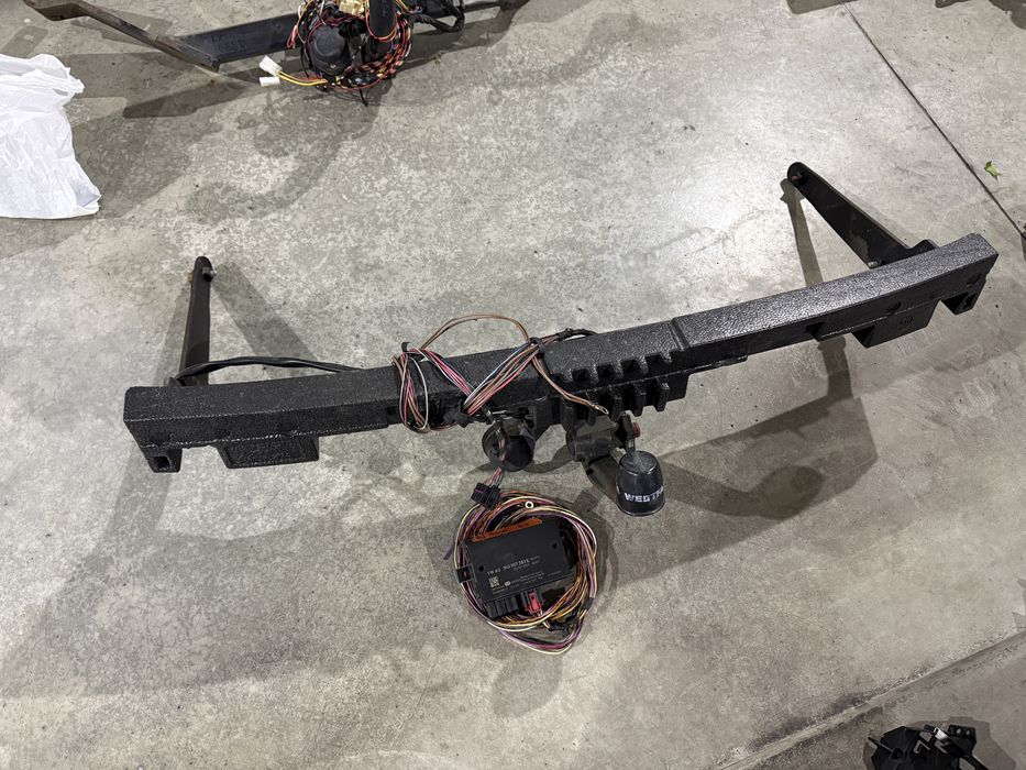 ОТЛИЧЕН Теглич С Букса, Окабеляване И Модул за *VW PASSAT B6 седан / PASSAT B6 VARIANT комби 2005г-2010г* и за *VW CADDY 2004г-2015г*