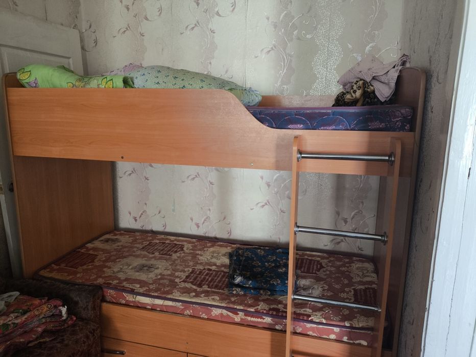 Двухъярусная кровать