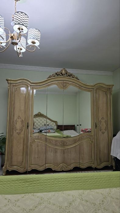 Спальный гарнитур состояние отличное.