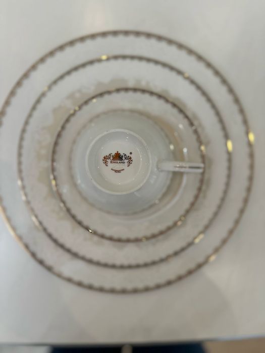 Продаю костяной фарфор сервиз