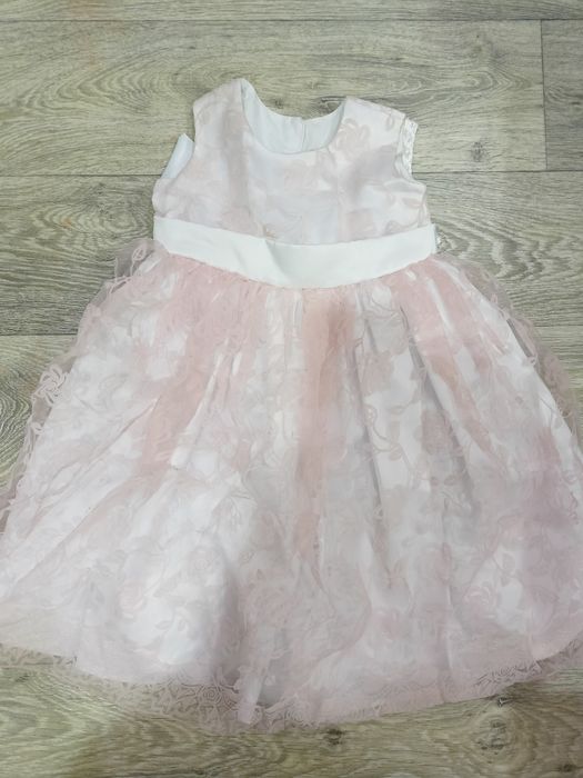 Нарядные платья для девочек