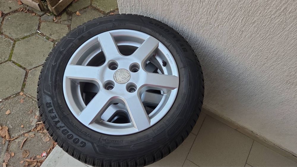 Четири гуми с джанти за Toyota