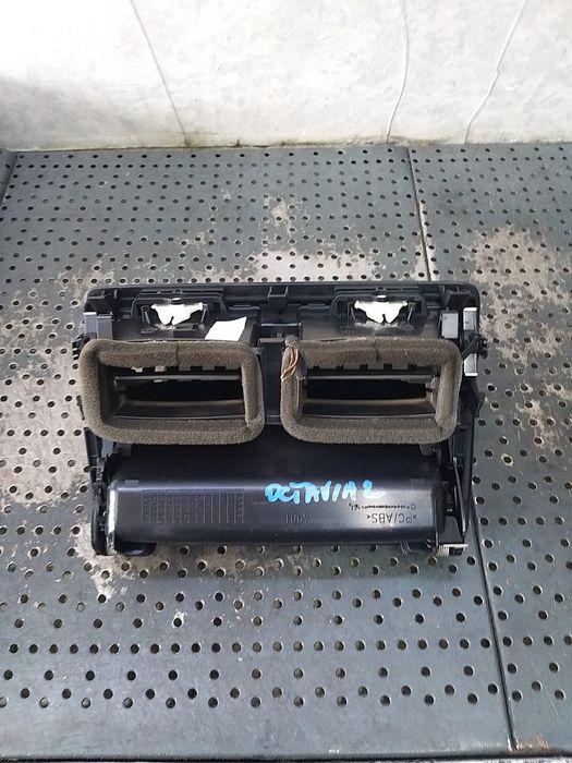 Sertar bord grile ventilatie buton avarii skoda octavia 2 1z 1z0820951