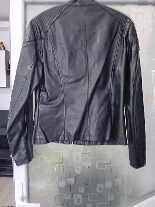 Vând geaca noua dama