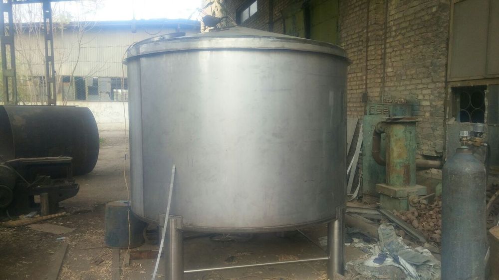 Емкости из нержавейки для производства шоколада.