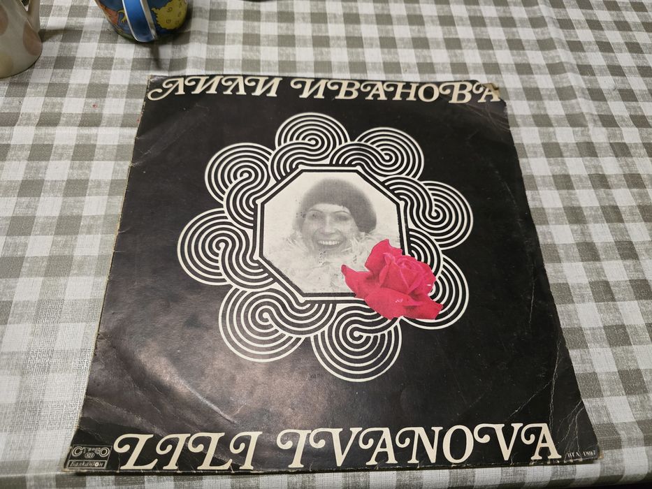 Плочи със стари песни