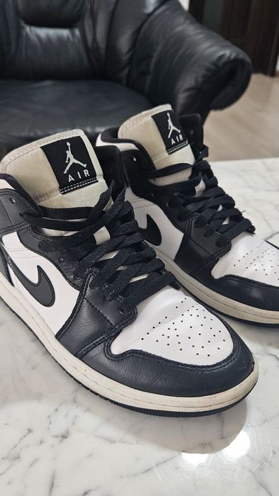 Jordan 1 mid black and White originali