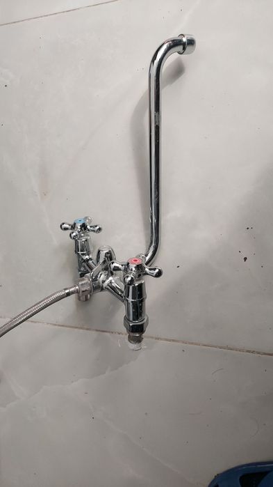 Продам смеситель для ванной