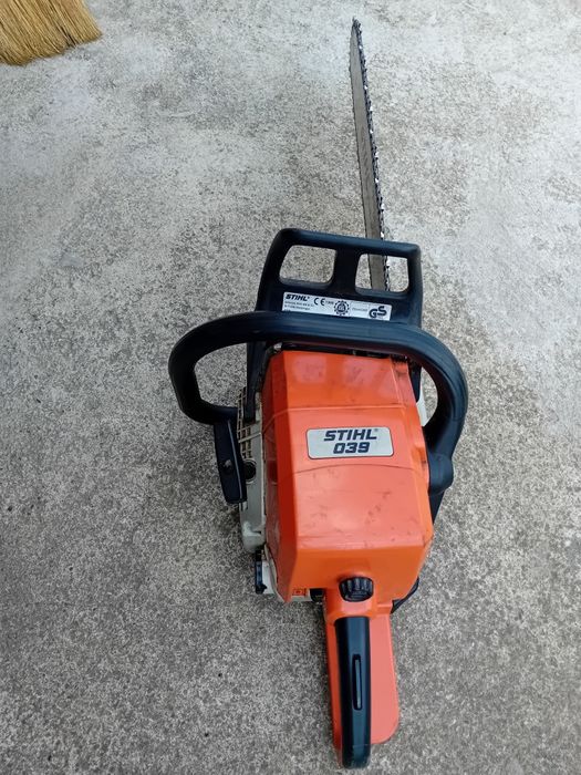 Vând drujbă știl.038 este ca și nouă.A fost folosită  pentru debitat.