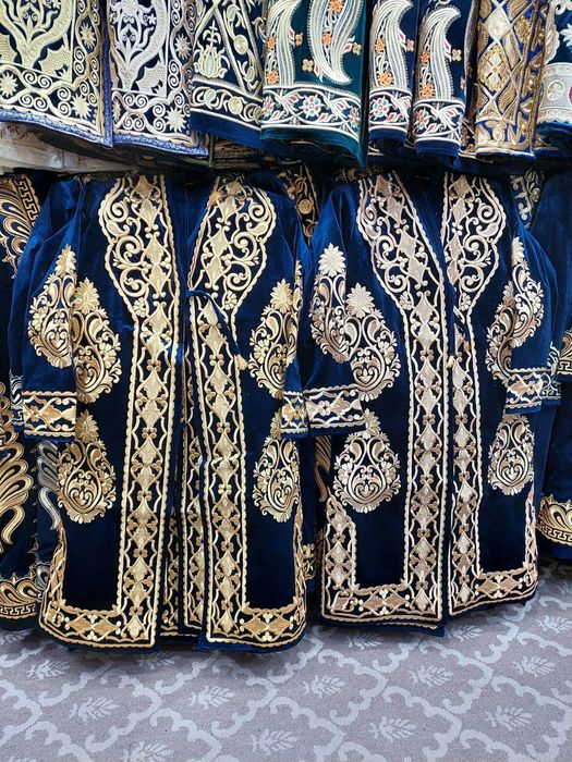 Золотошвейные чапаны (Зар чопонлар)