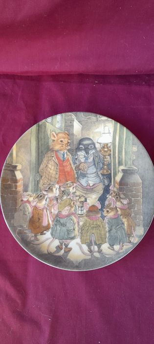 Pereche farfurii decorative din porțelan wedgwood