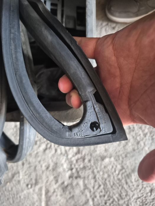 Дверные уплотнители резинки Mercedes w210